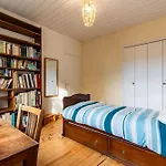 Holiday home Maison En Bord De Riviere Leognan