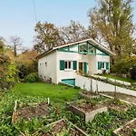 Holiday home Maison En Bord De Riviere Leognan