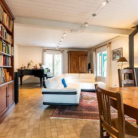 Maison En Bord De Riviere