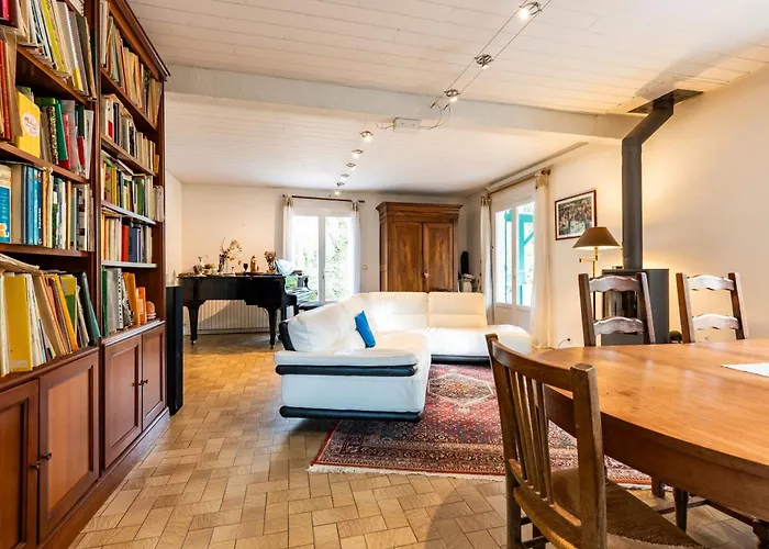 Maison En Bord De Riviere